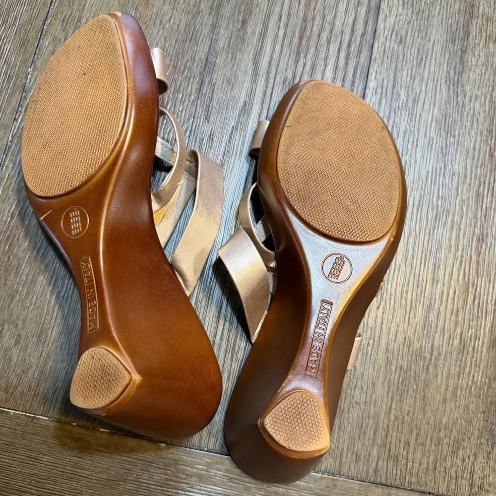 Italian Shoemakers Womens Rose Gold Rhinestone in Gold Wedge Sandals‎ 9.5W Italy
